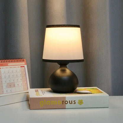 USB Modern Fabric Desk Lamp with Wire Control Switch, Warm Color Light, Bedroom Bedside Table Decoration Light, Bedside Lamp
